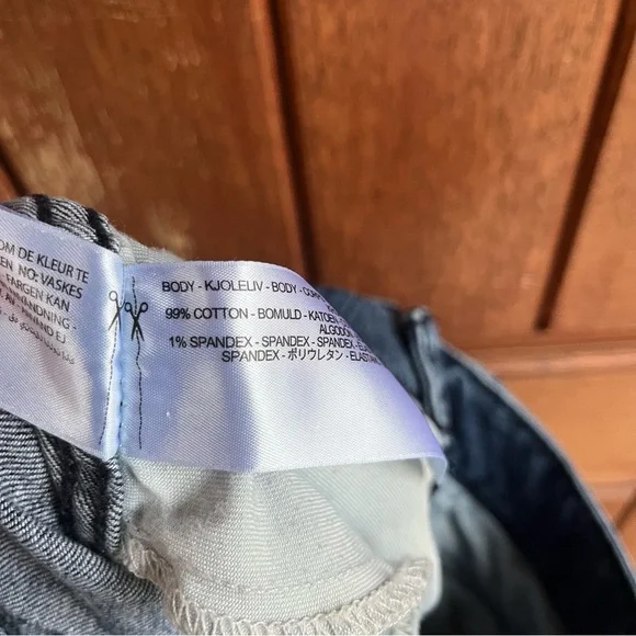 Classic Blue Women's Jeans - Picture 10 of 10